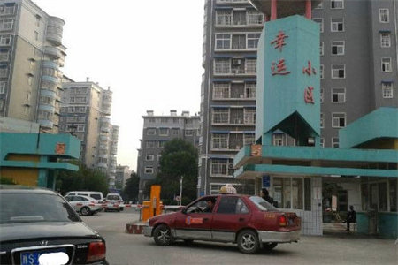 九龙居四楼114平三室精装带车库88万可按揭